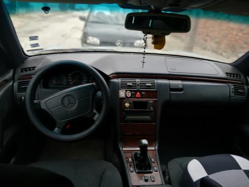 Mercedes-Benz E 250 E 250 D, снимка 3 - Автомобили и джипове - 53066786