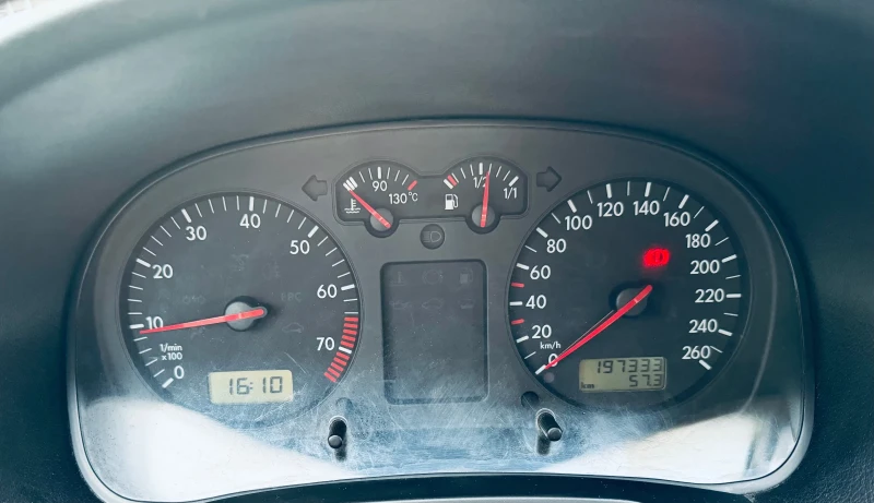 VW Bora, снимка 9 - Автомобили и джипове - 53099263