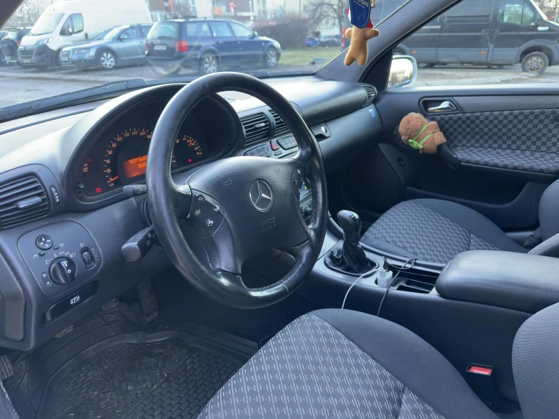 Mercedes-Benz C 220 Avantgarde, снимка 3 - Автомобили и джипове - 53140744