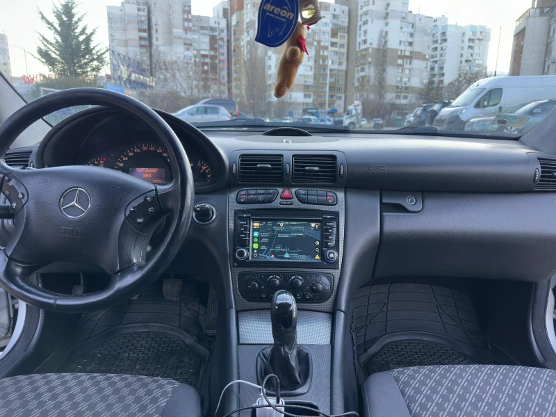 Mercedes-Benz C 220 Avantgarde, снимка 2 - Автомобили и джипове - 53140744