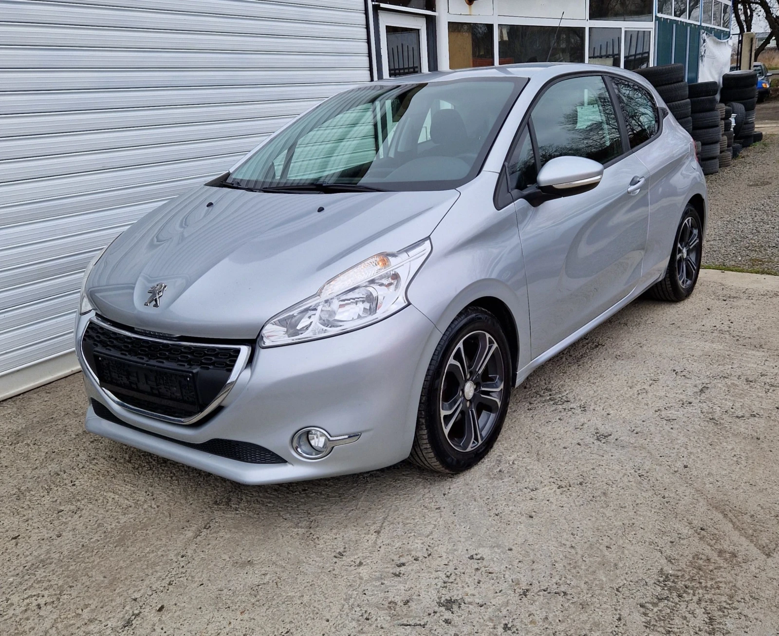 Peugeot 208 1.6HDi 92к.с - изображение 3