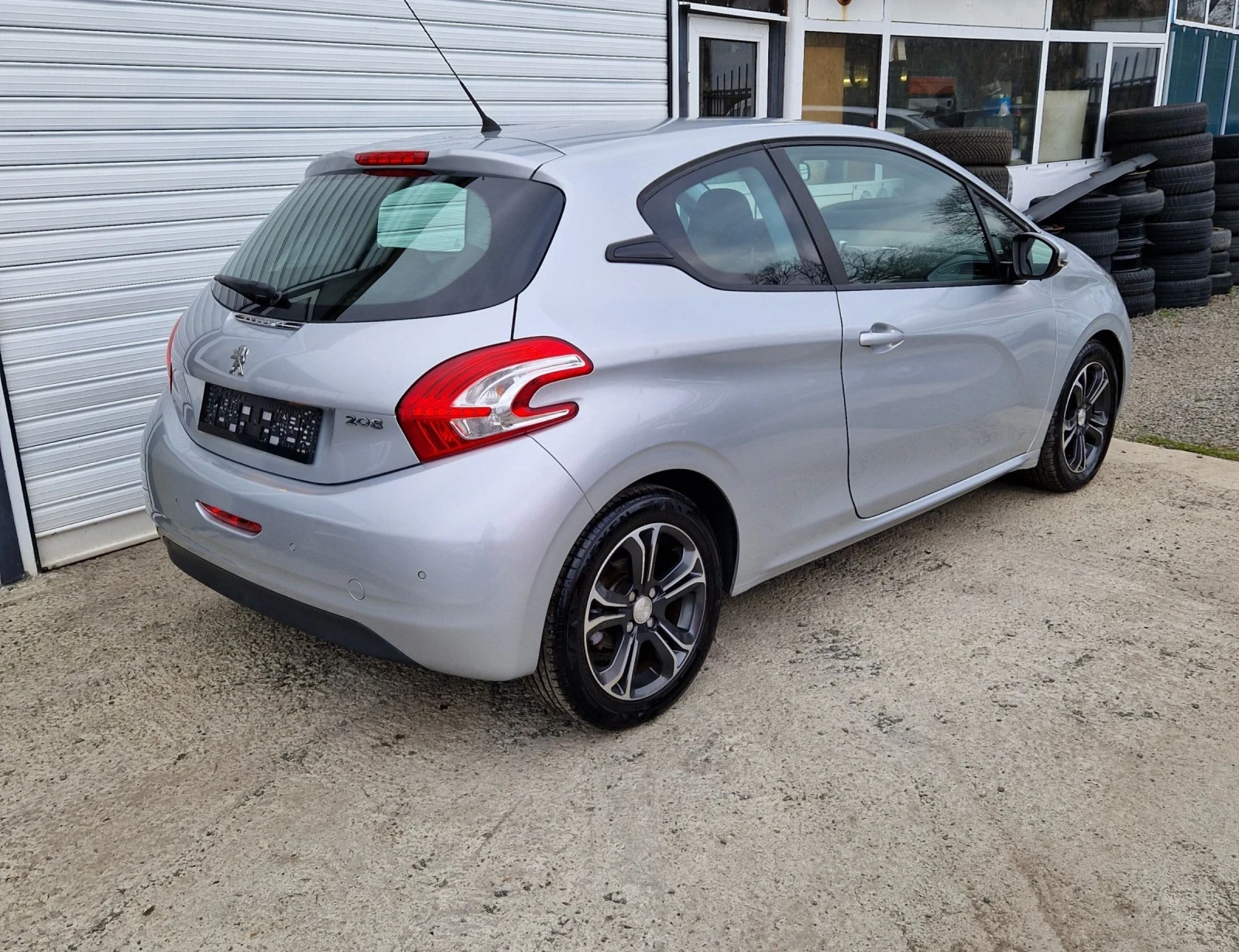 Peugeot 208 1.6HDi 92к.с - изображение 6