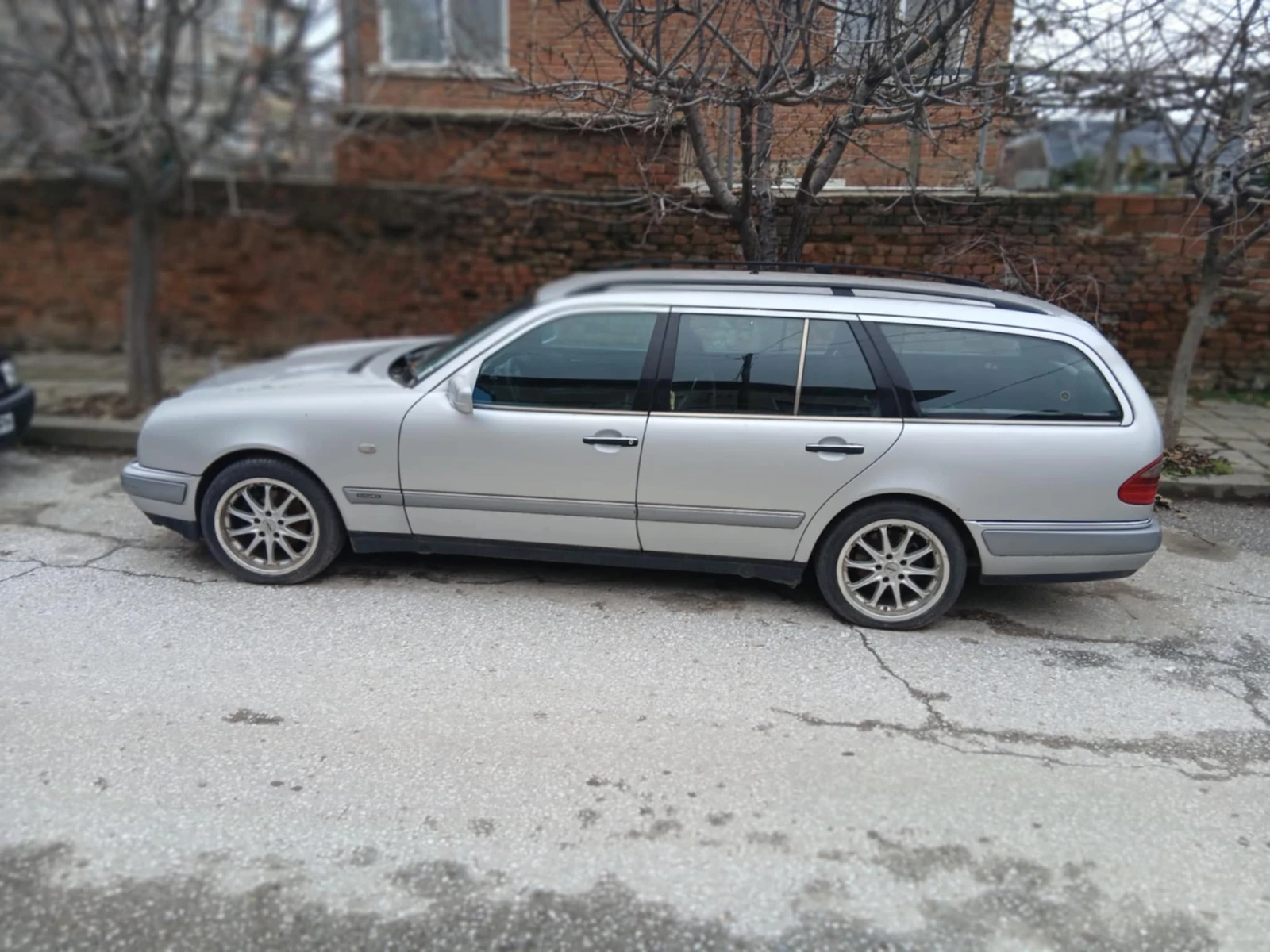 Mercedes-Benz E 250 E 250 D - изображение 4