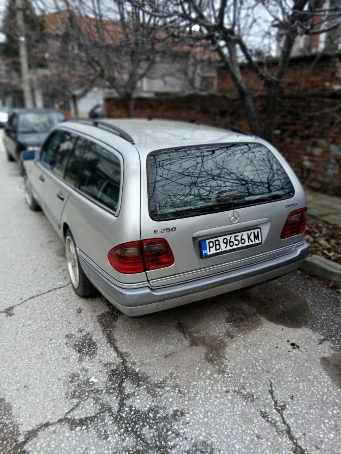 Mercedes-Benz E 250 E 250 D - изображение 2