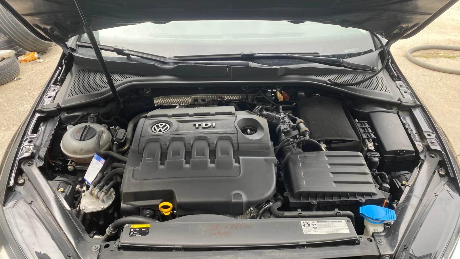 VW Golf 1.6 tdi, снимка 11 - Автомобили и джипове - 53925859