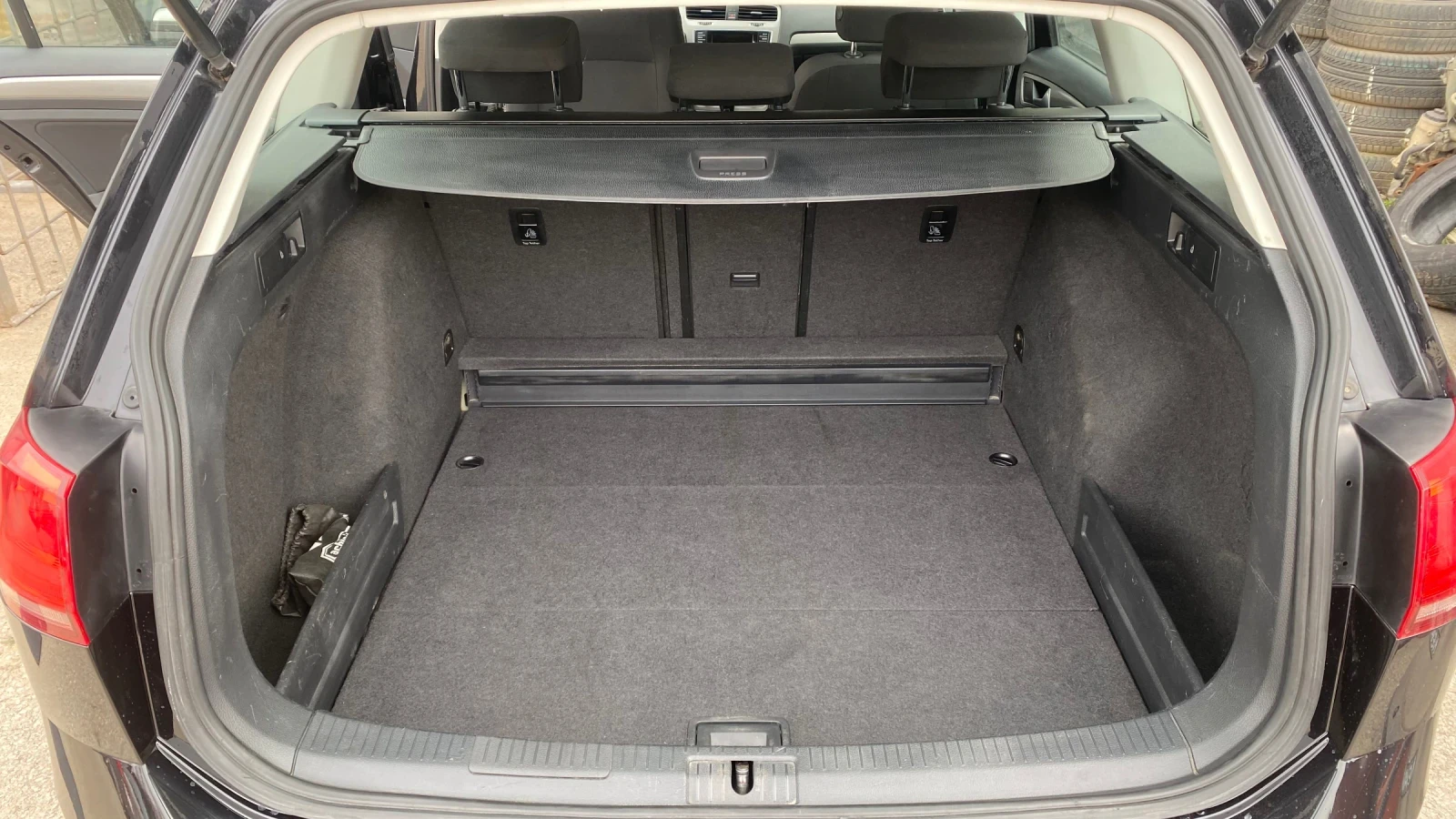 VW Golf 1.6 tdi, снимка 12 - Автомобили и джипове - 53925859