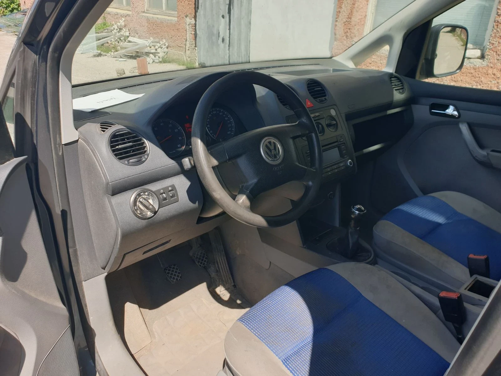 VW Caddy 1.6i-100 коня, снимка 12 - Автомобили и джипове - 54568764