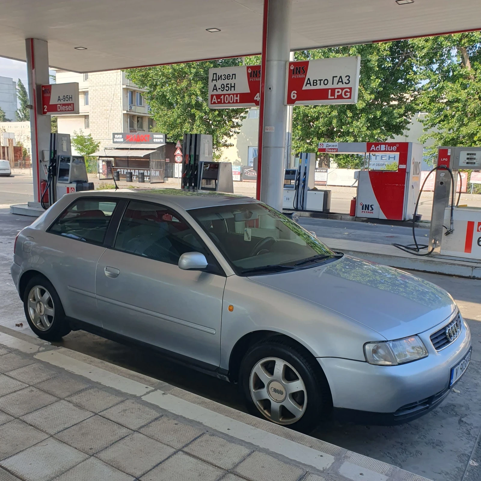 Audi A3 1.6i, снимка 6 - Автомобили и джипове - 55603977