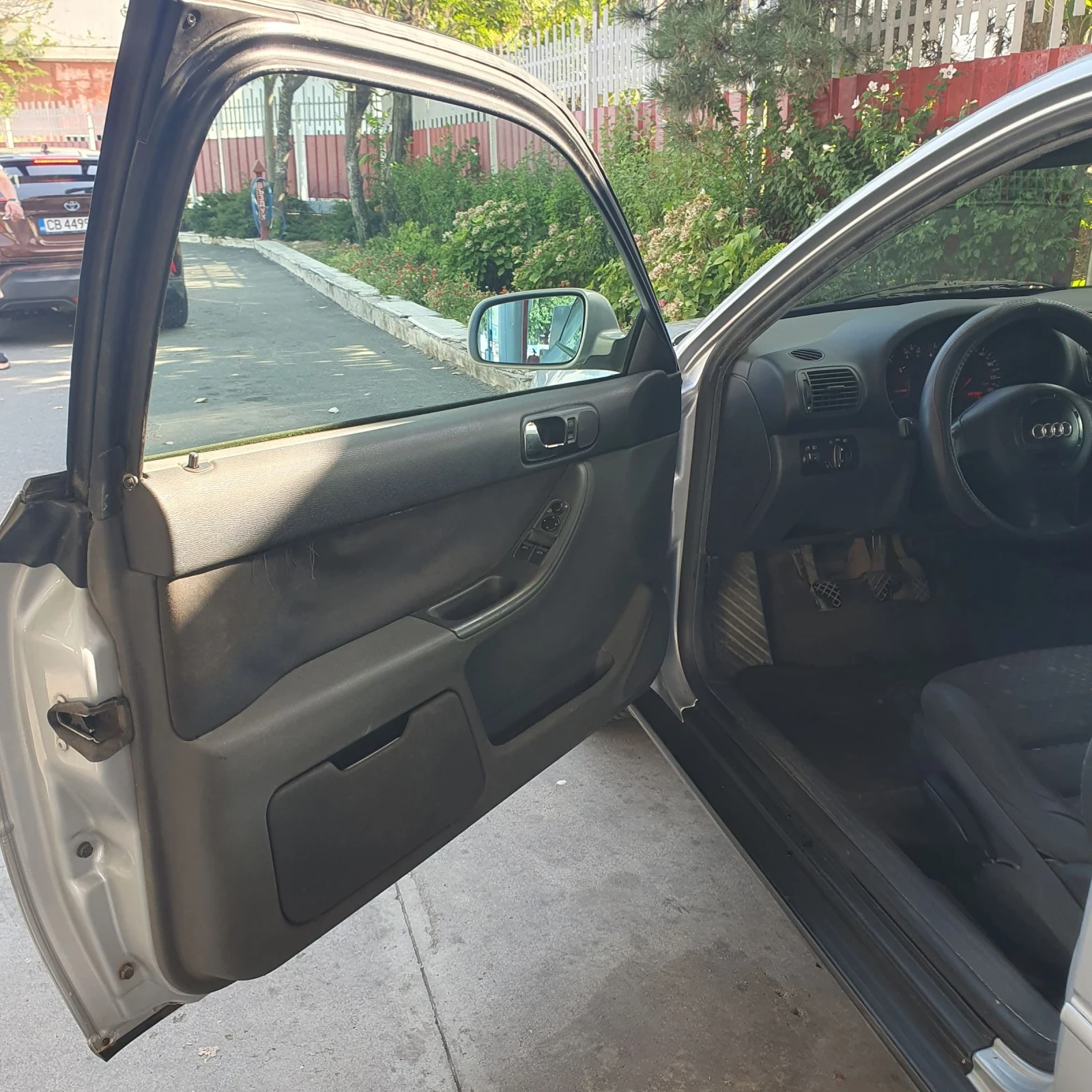 Audi A3 1.6i, снимка 8 - Автомобили и джипове - 55603977