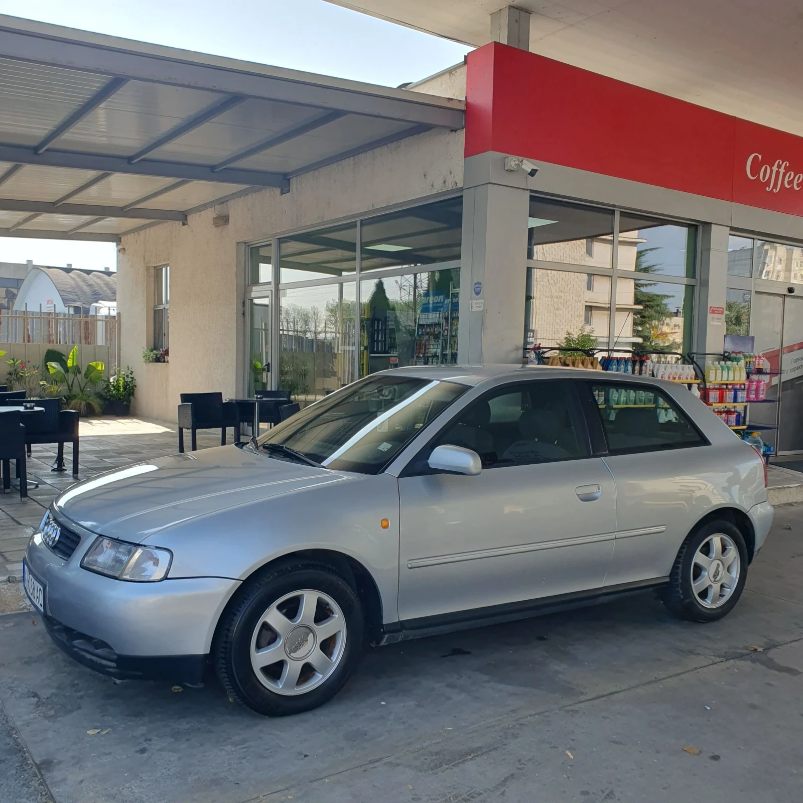 Audi A3 1.6i, снимка 2 - Автомобили и джипове - 55603977