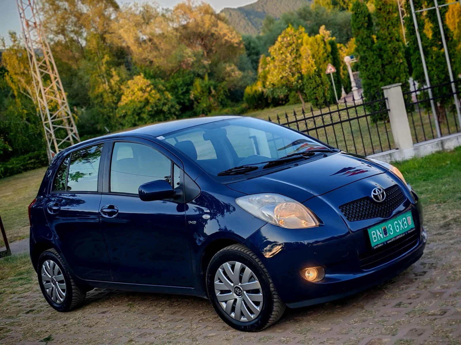 Toyota Yaris 1.4D4D(90)* FACELIFT* НАВИГАЦИЯ* КЛИМАТИК* НОВ ВНО, снимка 8 - Автомобили и джипове - 55772220