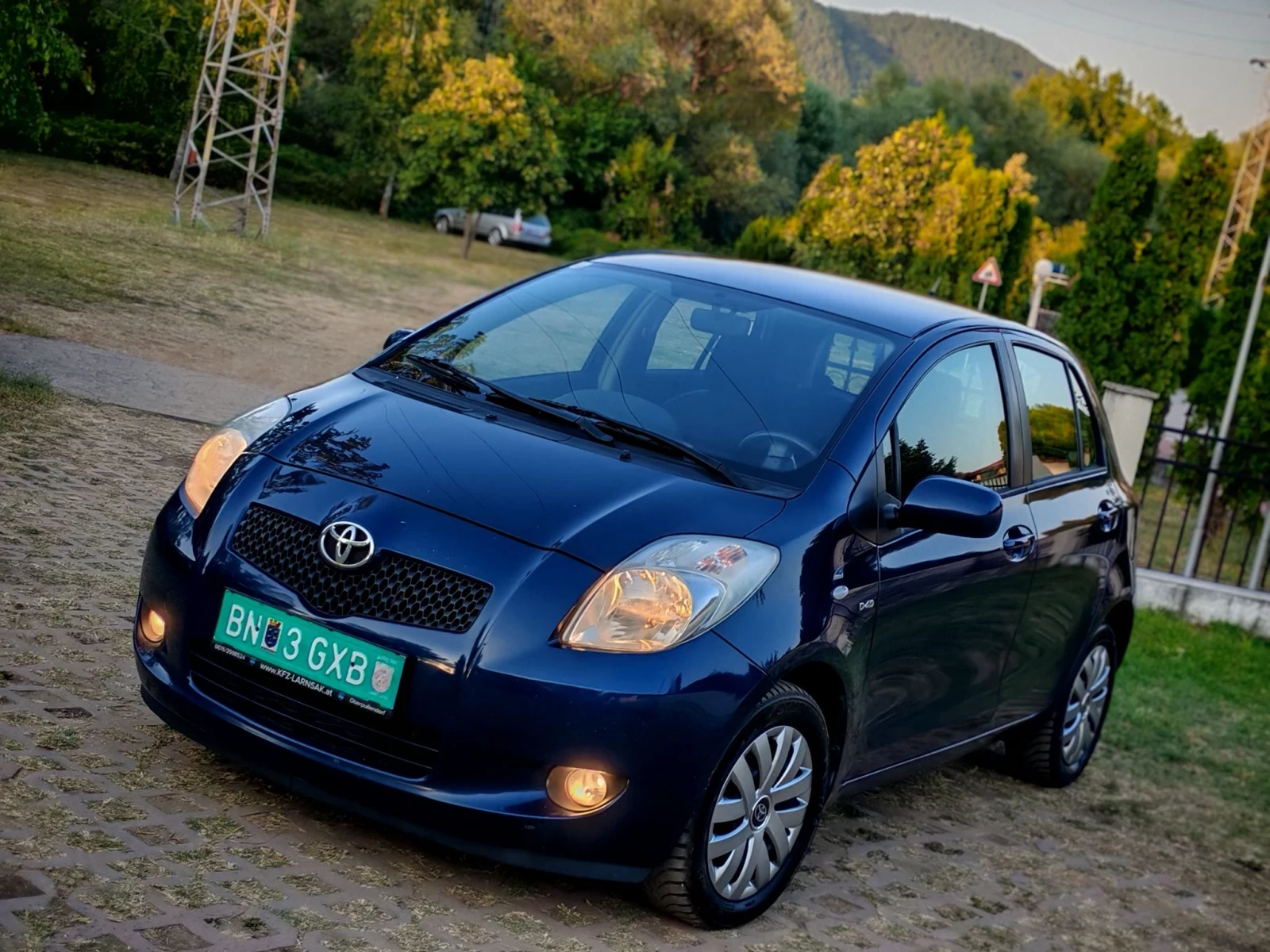 Toyota Yaris 1.4D4D(90)* FACELIFT* НАВИГАЦИЯ* КЛИМАТИК* НОВ ВНО, снимка 2 - Автомобили и джипове - 55772220