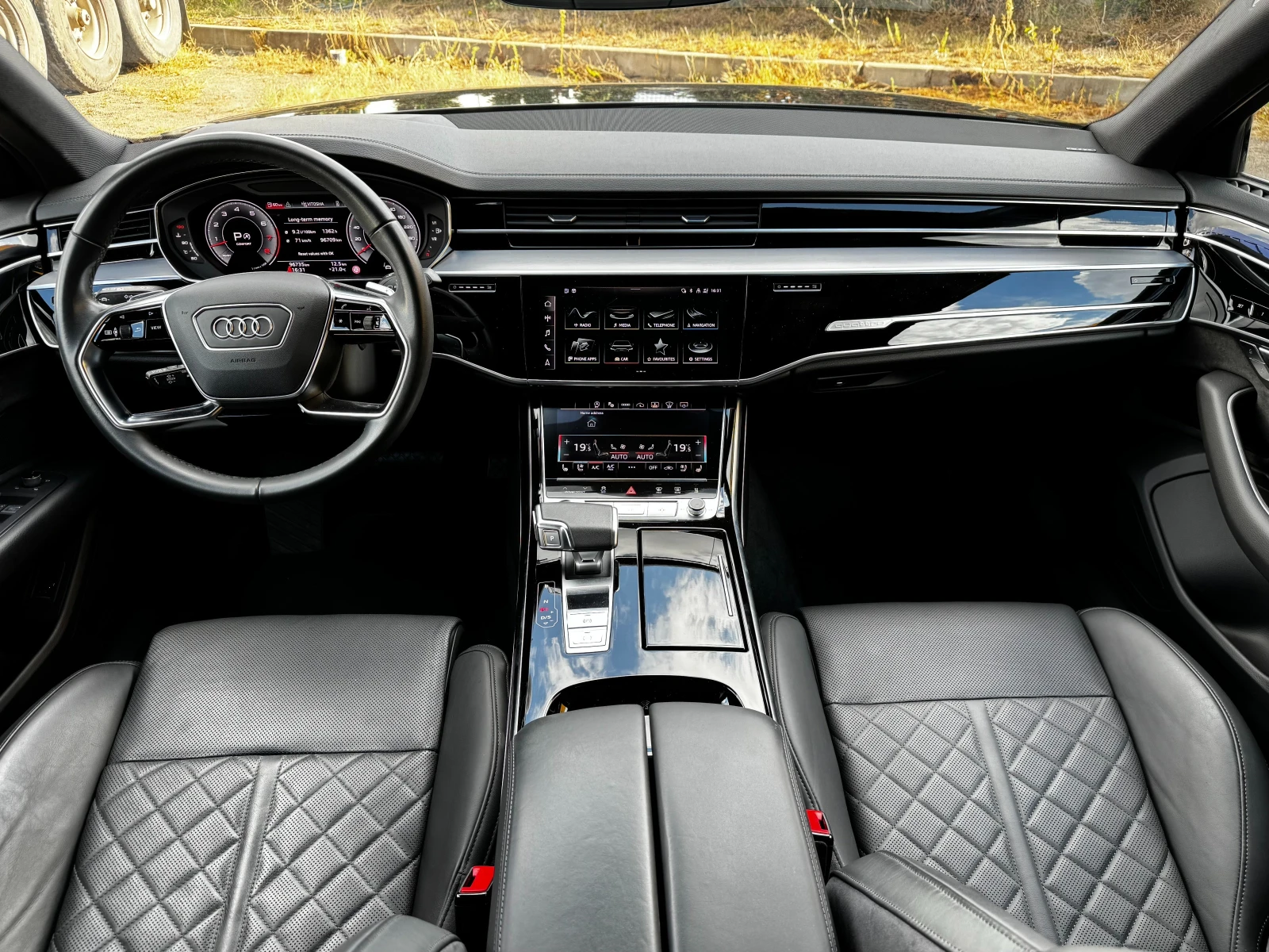 Audi A8 / Night Vision / B&O / Keyless / 360 / Soft Close/, снимка 11 - Автомобили и джипове - 56022560