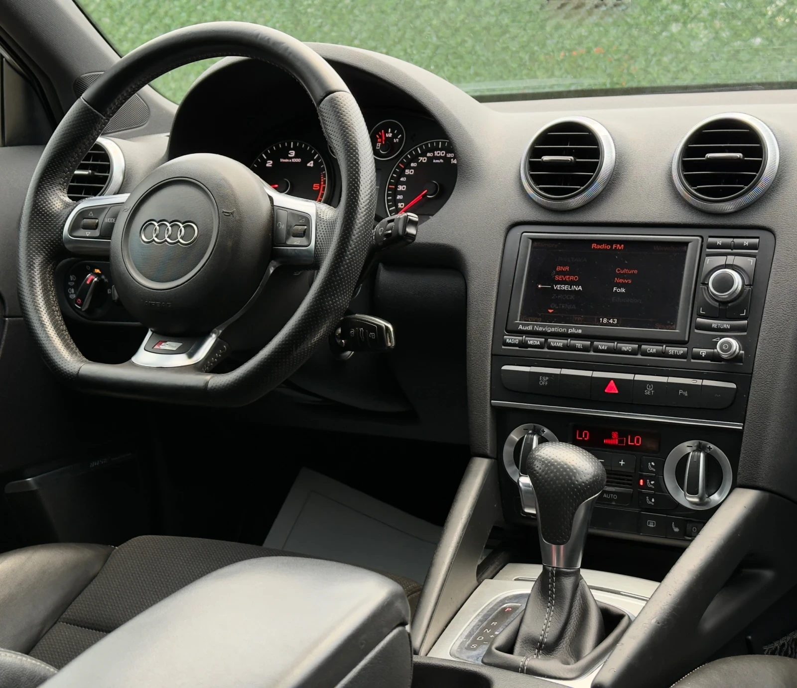 Audi A3 2.0TDi//S-LINE/DSG/NAVI/XENON/PANORAMA, снимка 12 - Автомобили и джипове - 56086953