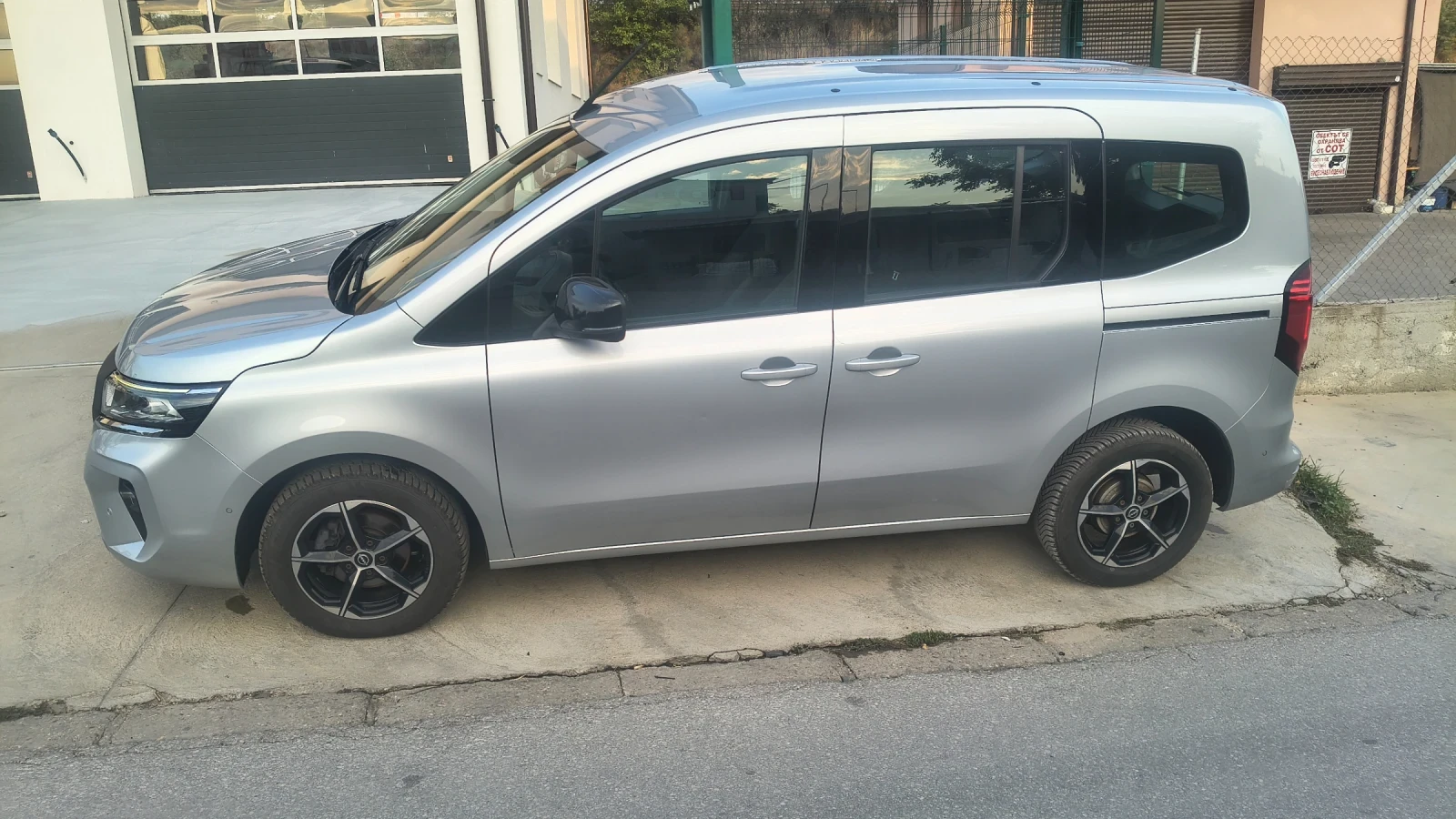 Renault Kangoo Benzin, снимка 6 - Автомобили и джипове - 56158230