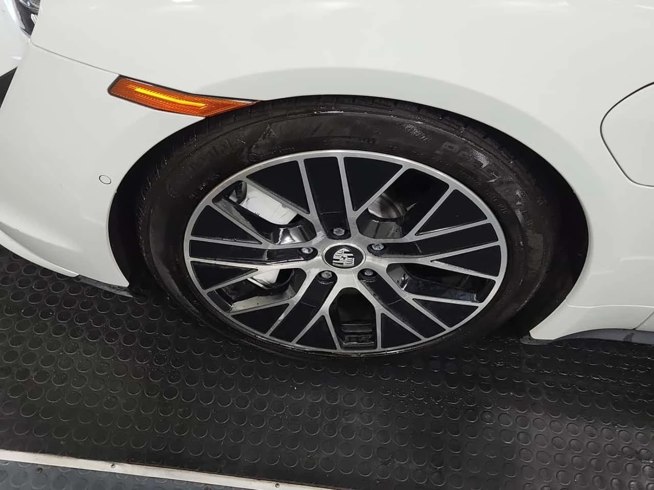 Porsche Taycan * Sedan Turbo * CARFAX *  | Mobile.bg � ����������� 6