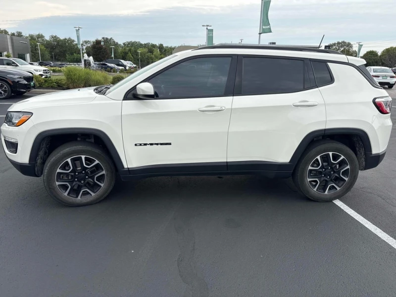Jeep Compass * Upland Edition * CARFAX * БЕЗ ПЪРВОНАЧАЛНА ВНОСК, снимка 2 - Автомобили и джипове - 52941009