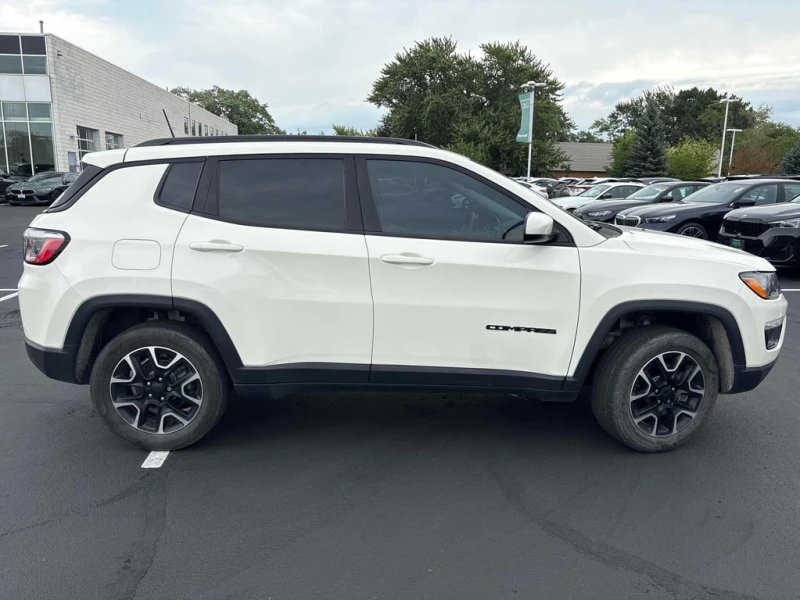 Jeep Compass * Upland Edition * CARFAX * БЕЗ ПЪРВОНАЧАЛНА ВНОСК, снимка 3 - Автомобили и джипове - 52941009