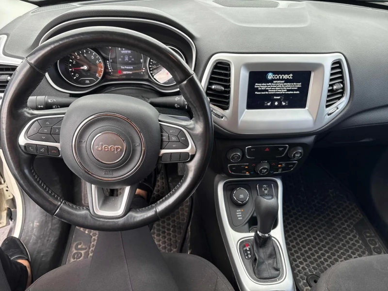 Jeep Compass * Upland Edition * CARFAX * БЕЗ ПЪРВОНАЧАЛНА ВНОСК, снимка 5 - Автомобили и джипове - 52941009