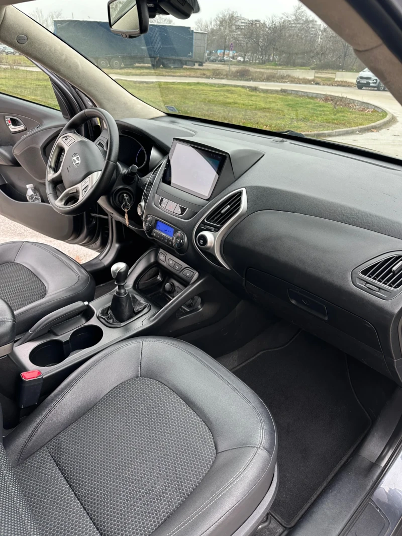 Hyundai IX35, снимка 12 - Автомобили и джипове - 53221135