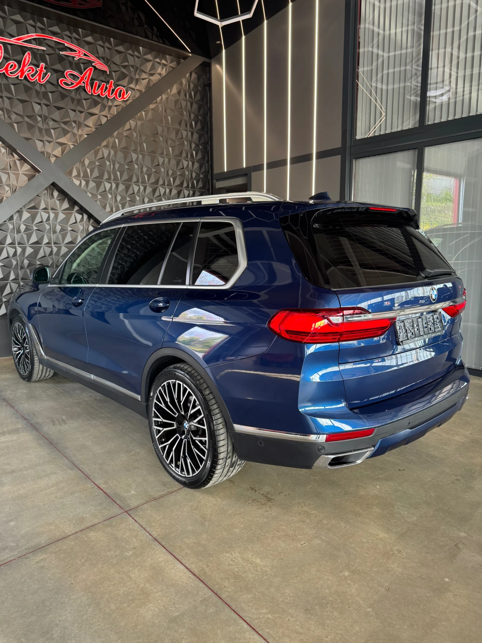 BMW X7 30d xDrive * 7 Места * Панорама * HEAD UP *  - изображение 3