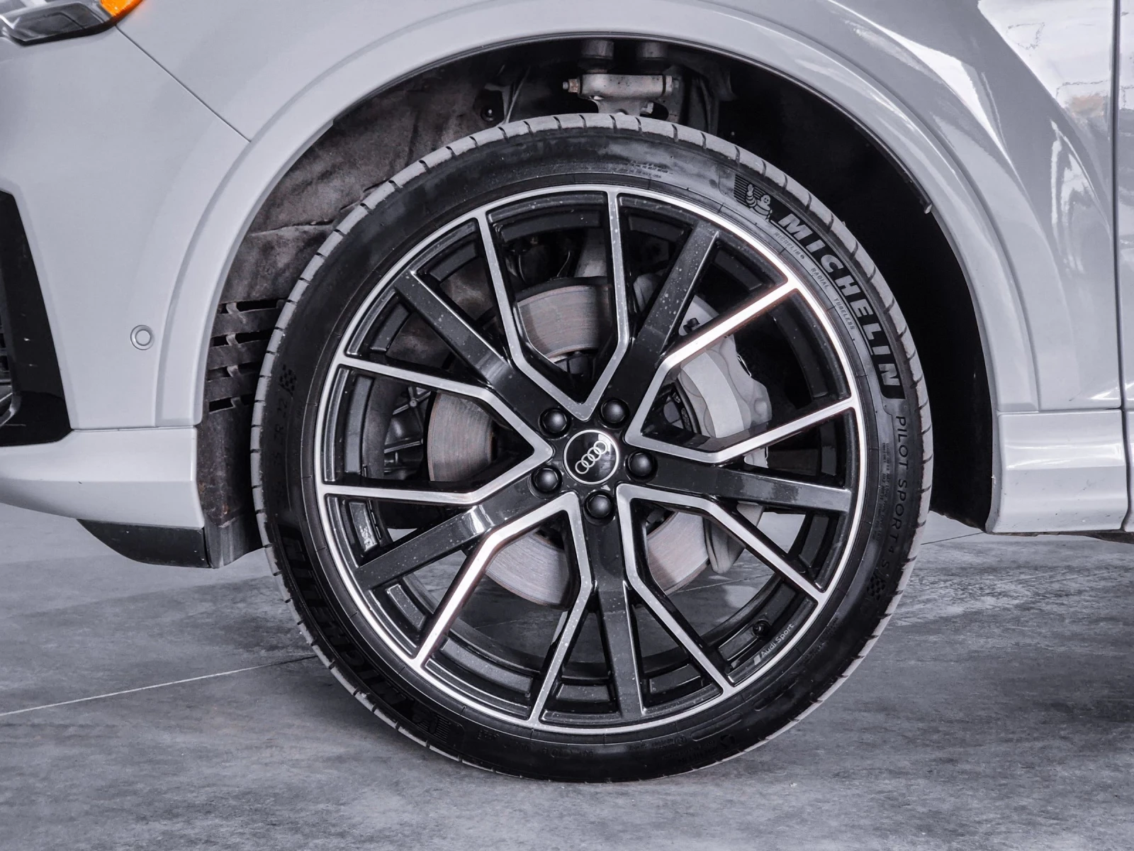 Audi SQ7 3.0 TFSI DIGITAL/QUATTRO/PANO - изображение 8