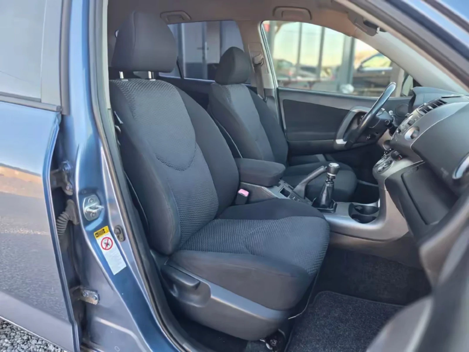 Toyota Rav4 2.2 D-4D 136hp, снимка 12 - Автомобили и джипове - 53833931