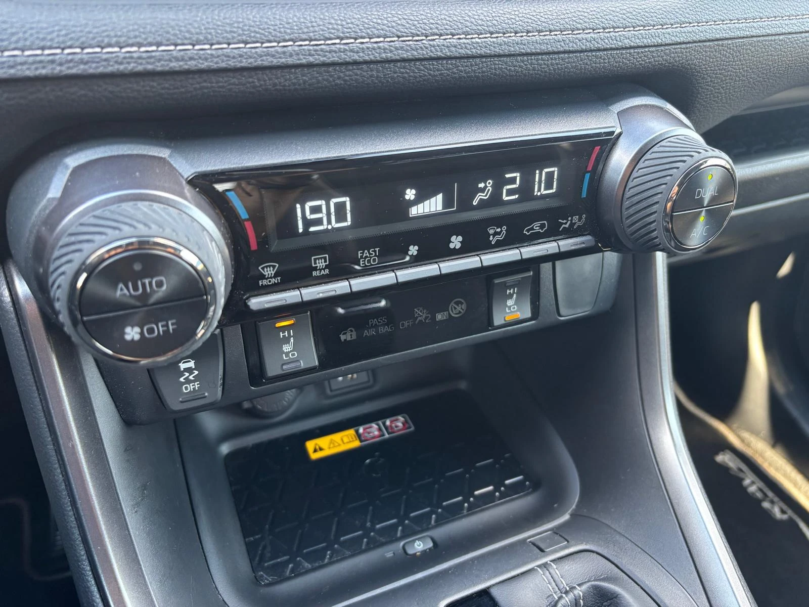 Toyota Rav4 2.5 HEV GR SPORT 4x4 360º НАЛИЧНА в Гаранция , снимка 12 - Автомобили и джипове - 54713395
