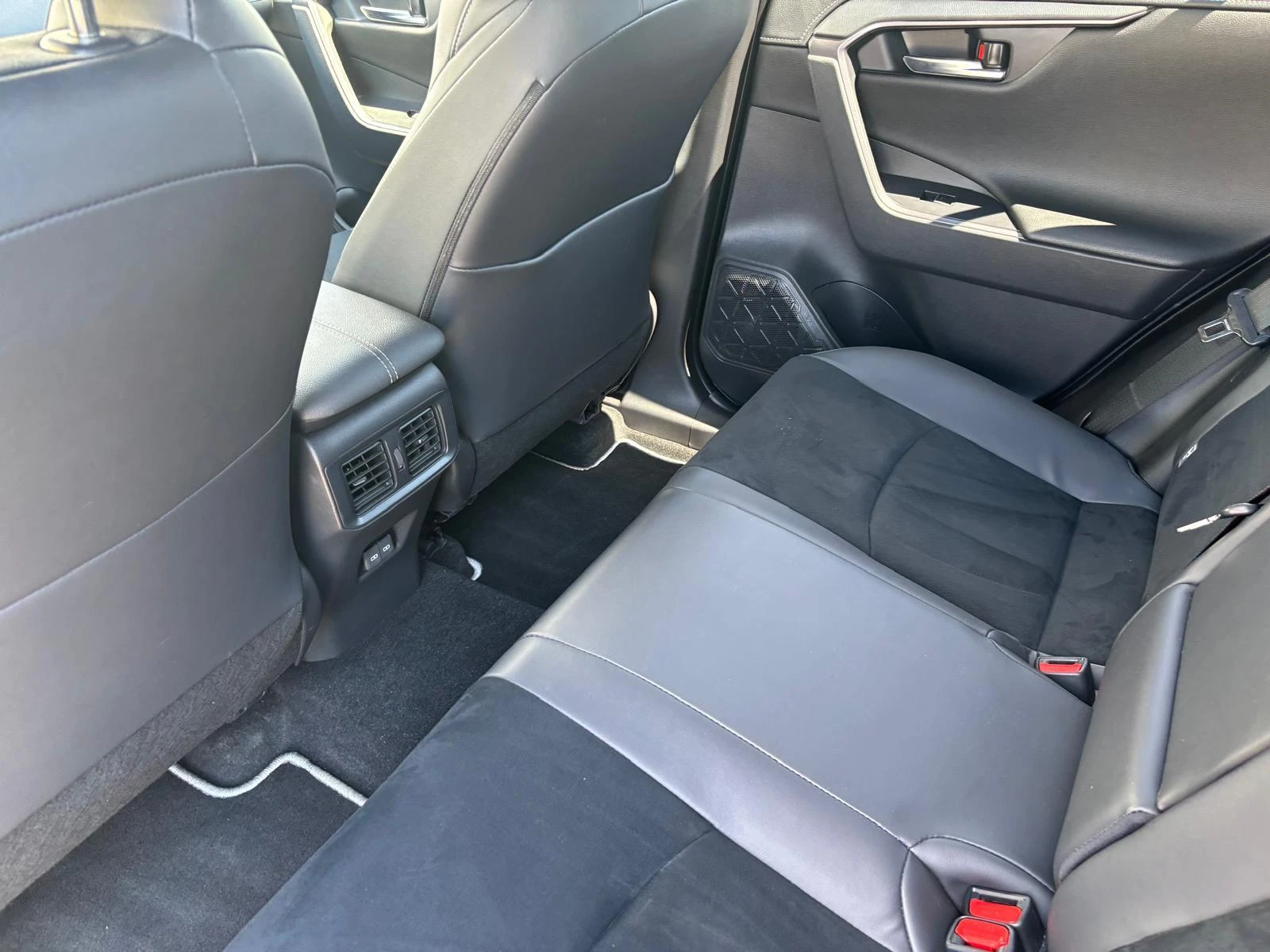 Toyota Rav4 2.5 HEV GR SPORT 4x4 360º НАЛИЧНА в Гаранция , снимка 10 - Автомобили и джипове - 54713395