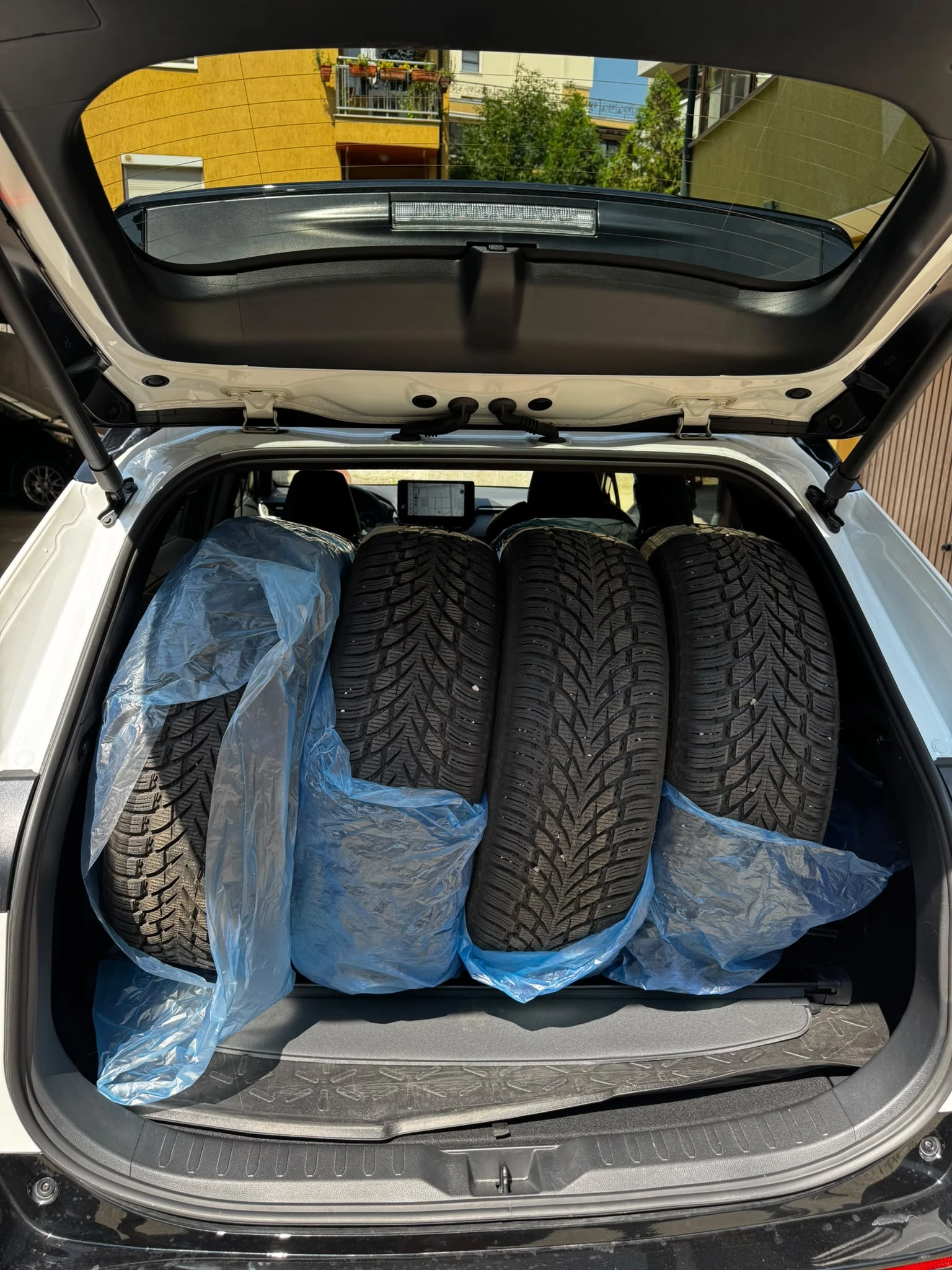 Toyota Rav4 2.5 HEV GR SPORT 4x4 360º НАЛИЧНА в Гаранция , снимка 16 - Автомобили и джипове - 55411211
