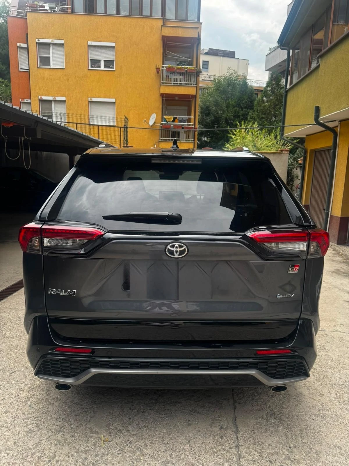 Toyota Rav4 2.5 HEV GR SPORT 4x4 360º НАЛИЧНА в Гаранция , снимка 3 - Автомобили и джипове - 55095144