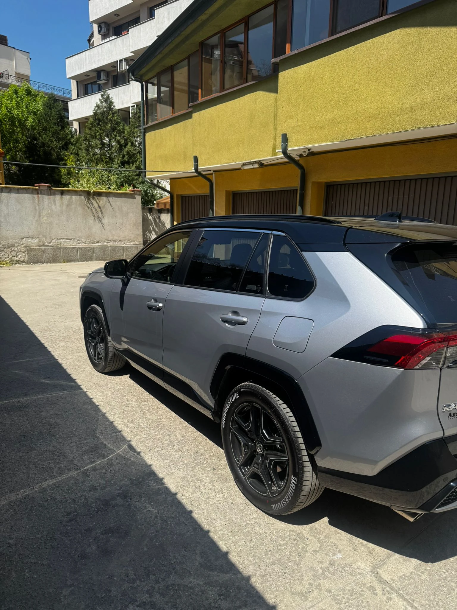 Toyota Rav4 2.5 HEV GR SPORT 4x4 360º НАЛИЧНА в Гаранция , снимка 11 - Автомобили и джипове - 54435599