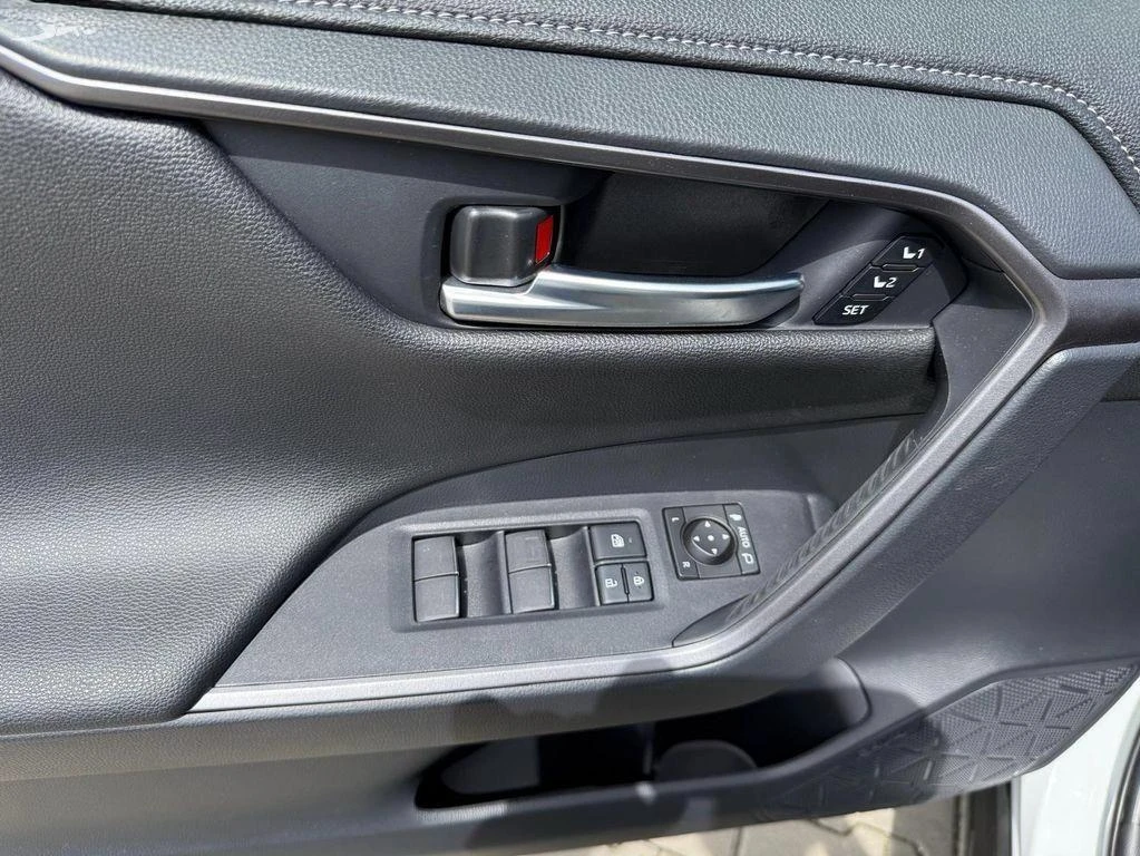 Toyota Rav4 2.5 HEV GR SPORT 4x4 360º НАЛИЧНА в Гаранция , снимка 13 - Автомобили и джипове - 55227901