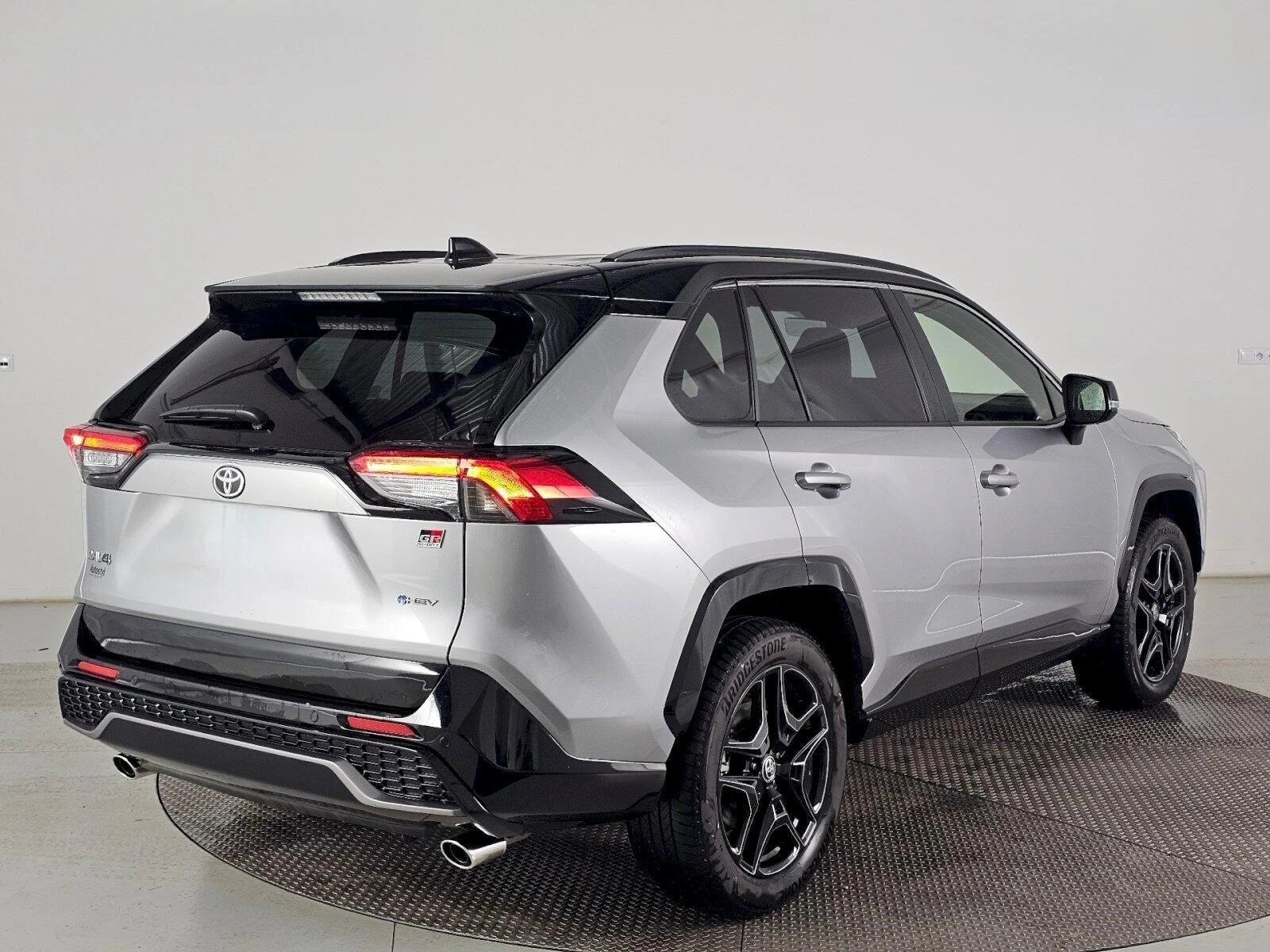 Toyota Rav4 2.5 HEV GR SPORT 4x4 360º НАЛИЧНА в Гаранция , снимка 4 - Автомобили и джипове - 54170240