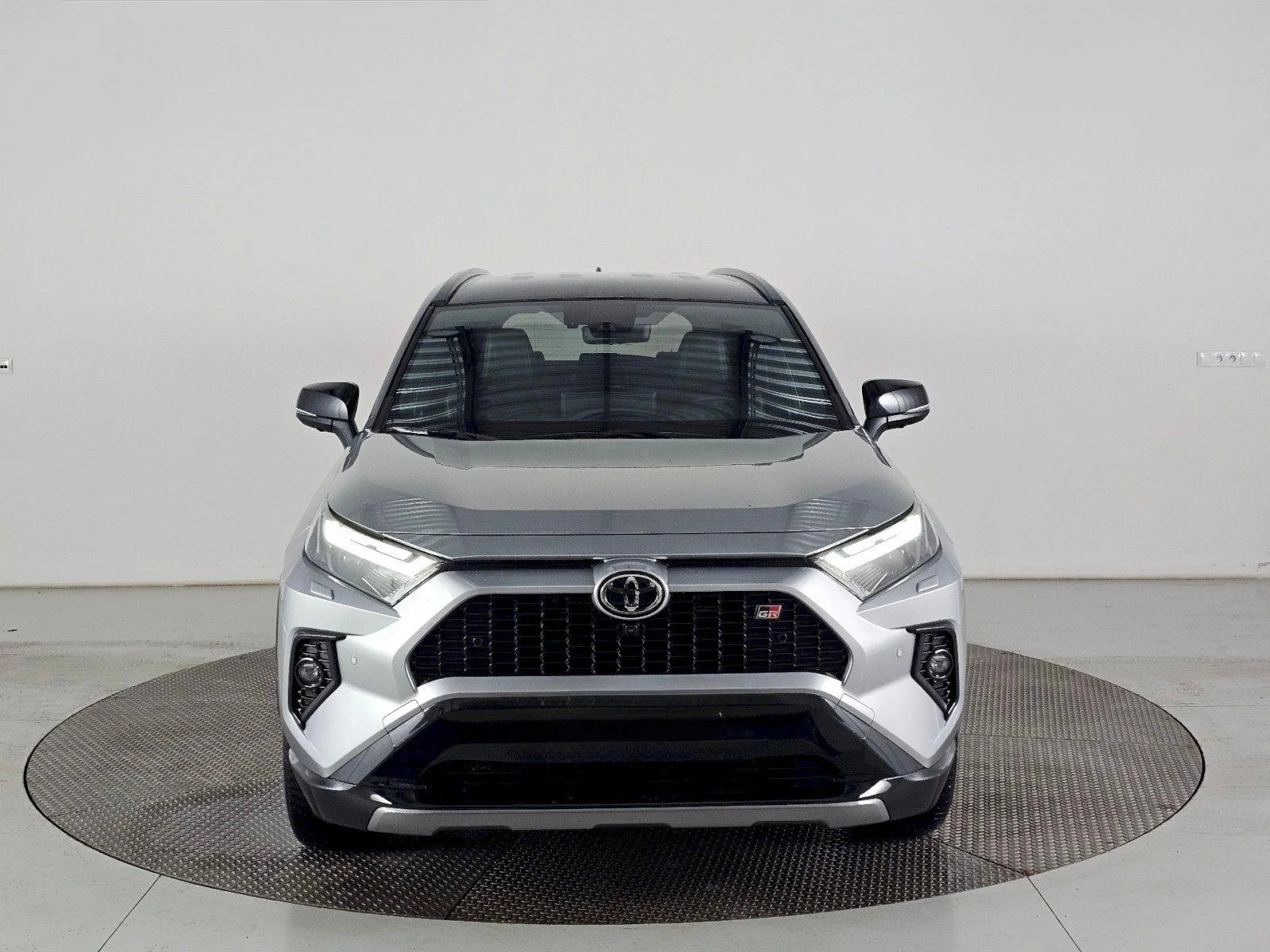 Toyota Rav4 2.5 HEV GR SPORT 4x4 360º НАЛИЧНА в Гаранция , снимка 2 - Автомобили и джипове - 54170240