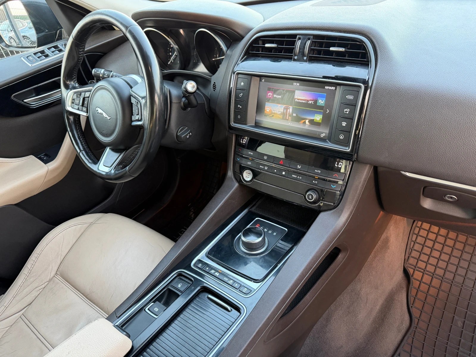 Jaguar F-PACE 2.0D* 2018г* Автоматик* 4х4* Сервизна История* , снимка 14 - Автомобили и джипове - 55872334