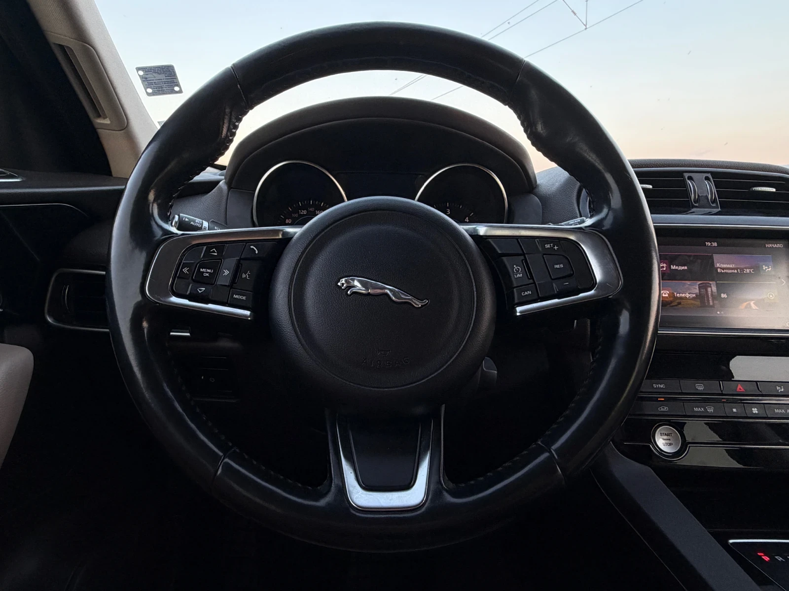 Jaguar F-PACE 2.0D* 2018г* Автоматик* 4х4* Сервизна История* , снимка 15 - Автомобили и джипове - 55872334
