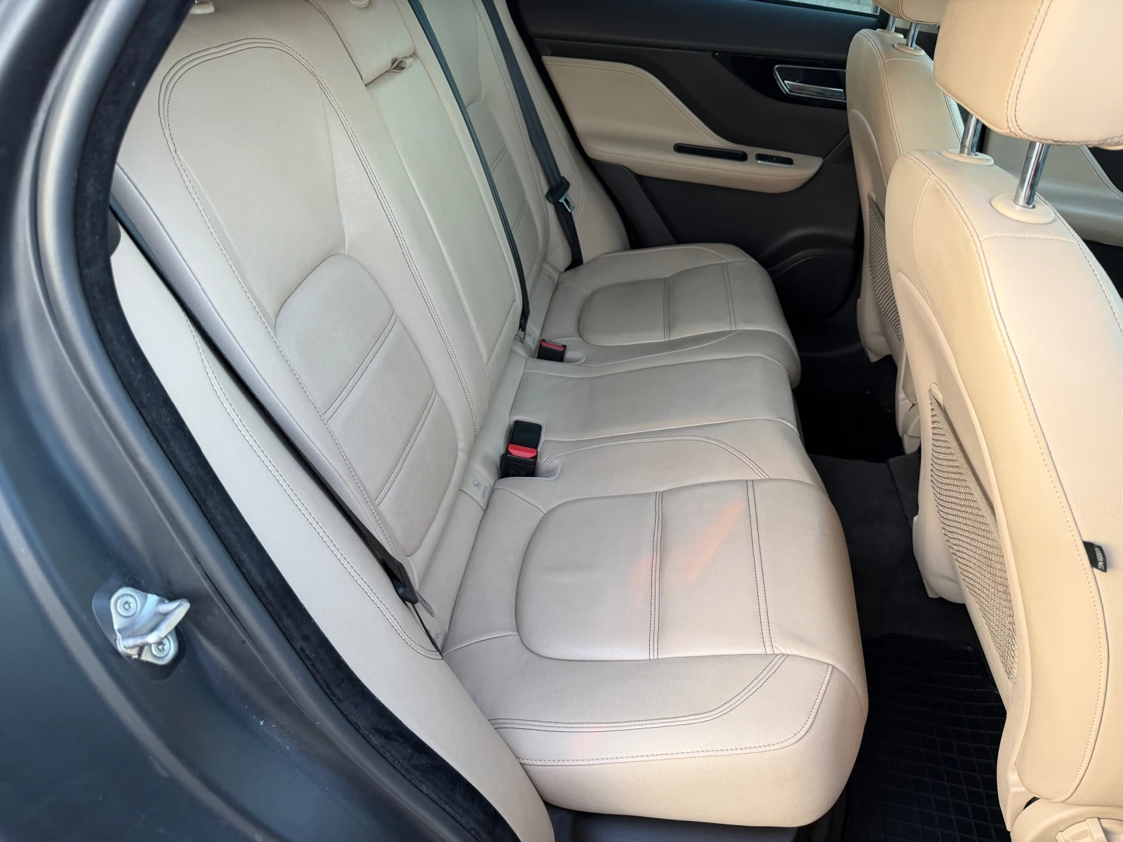 Jaguar F-PACE 2.0D* 2018г* Автоматик* 4х4* Сервизна История* , снимка 11 - Автомобили и джипове - 55872334