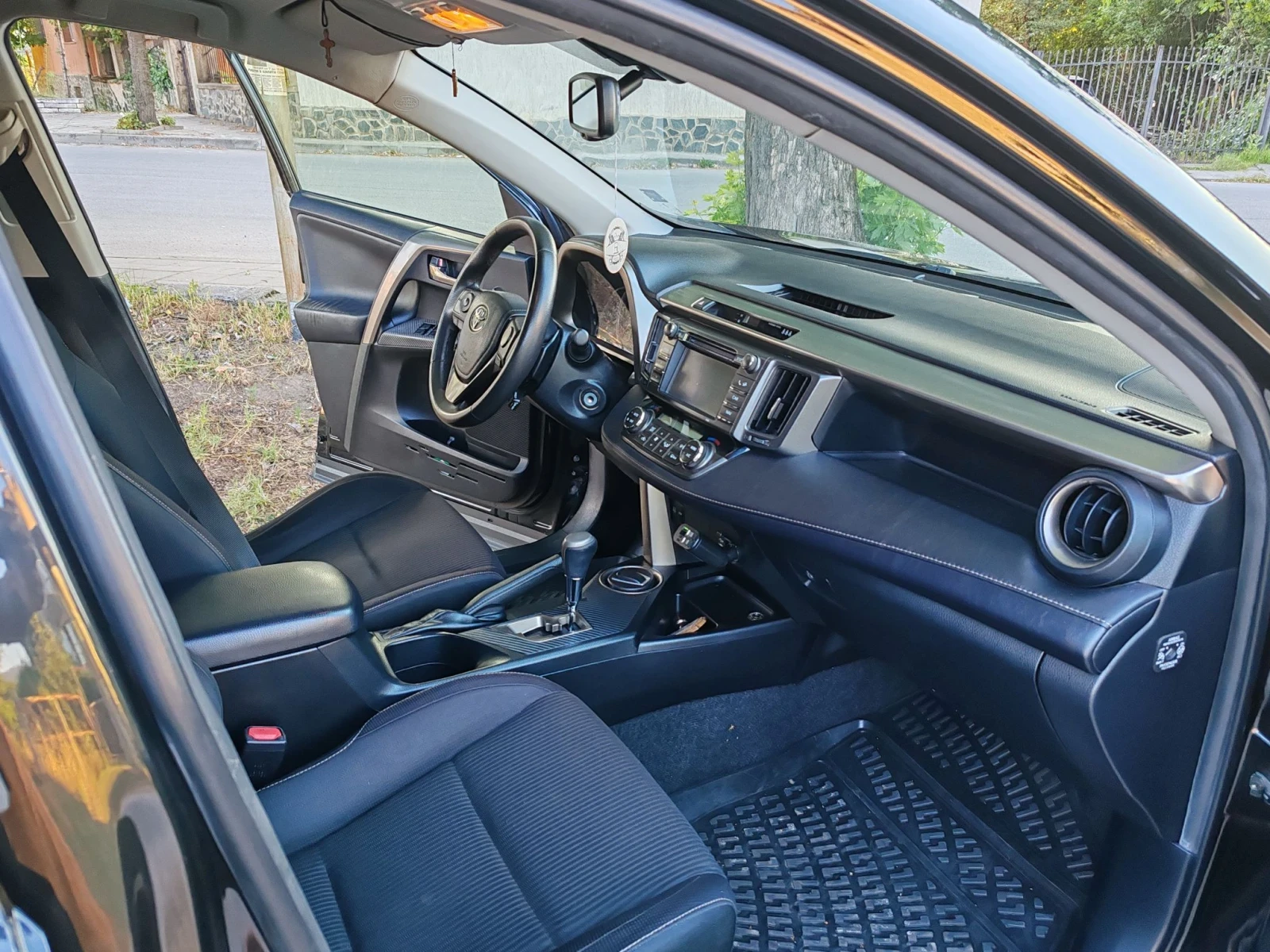 Toyota Rav4 2.2, снимка 10 - Автомобили и джипове - 56080943