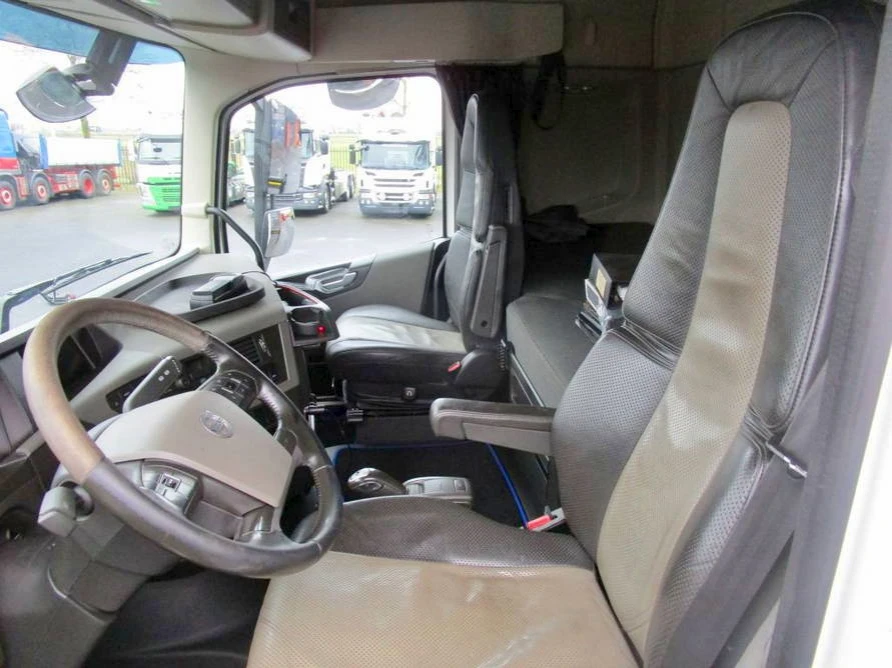 Volvo Fh HIAB 302 E-6 + JIB 45X-3-РАБОТНА ВИСОЧИНА 28 МЕТРА, снимка 6 - Камиони - 54371871