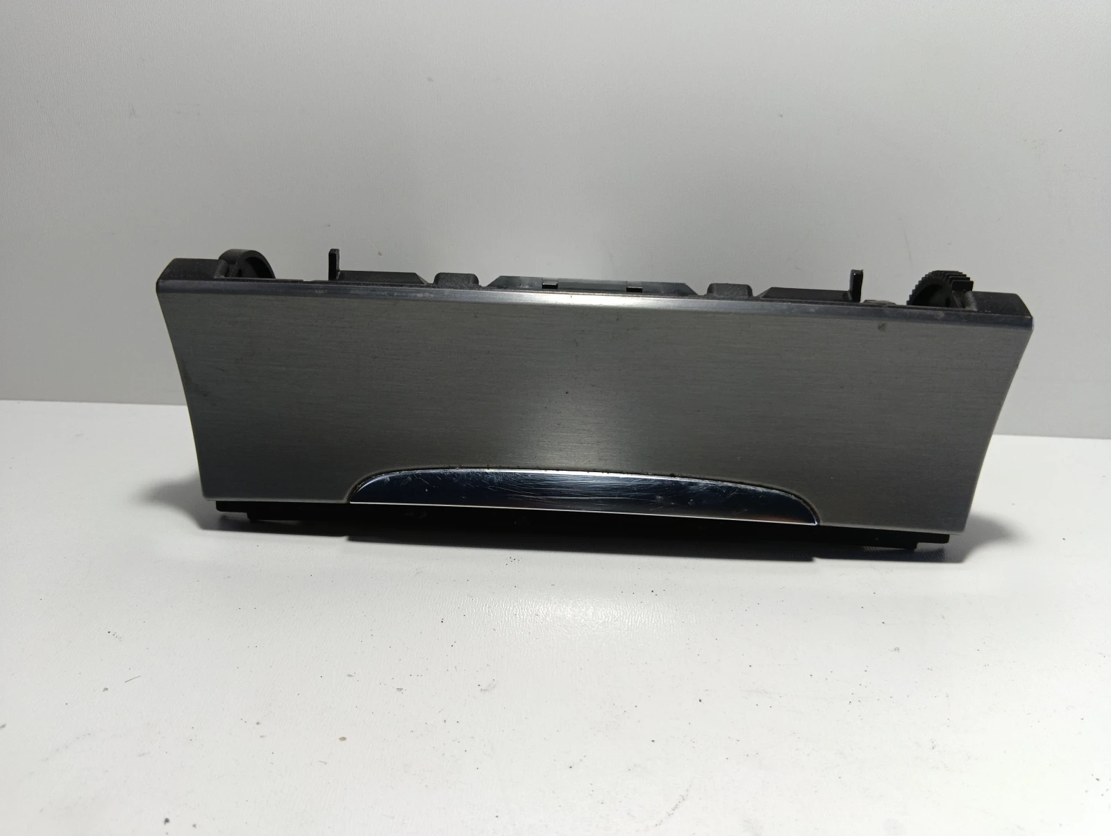 пепелник преден 3C0863284K VW Passat CC