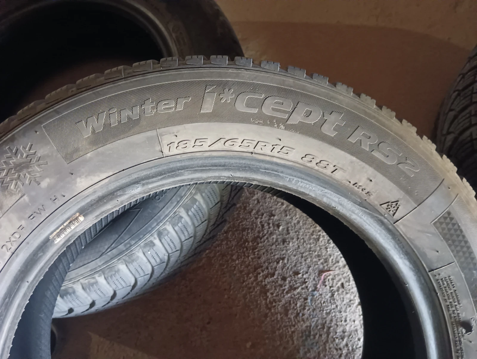 Гуми Зимни 185/65R15