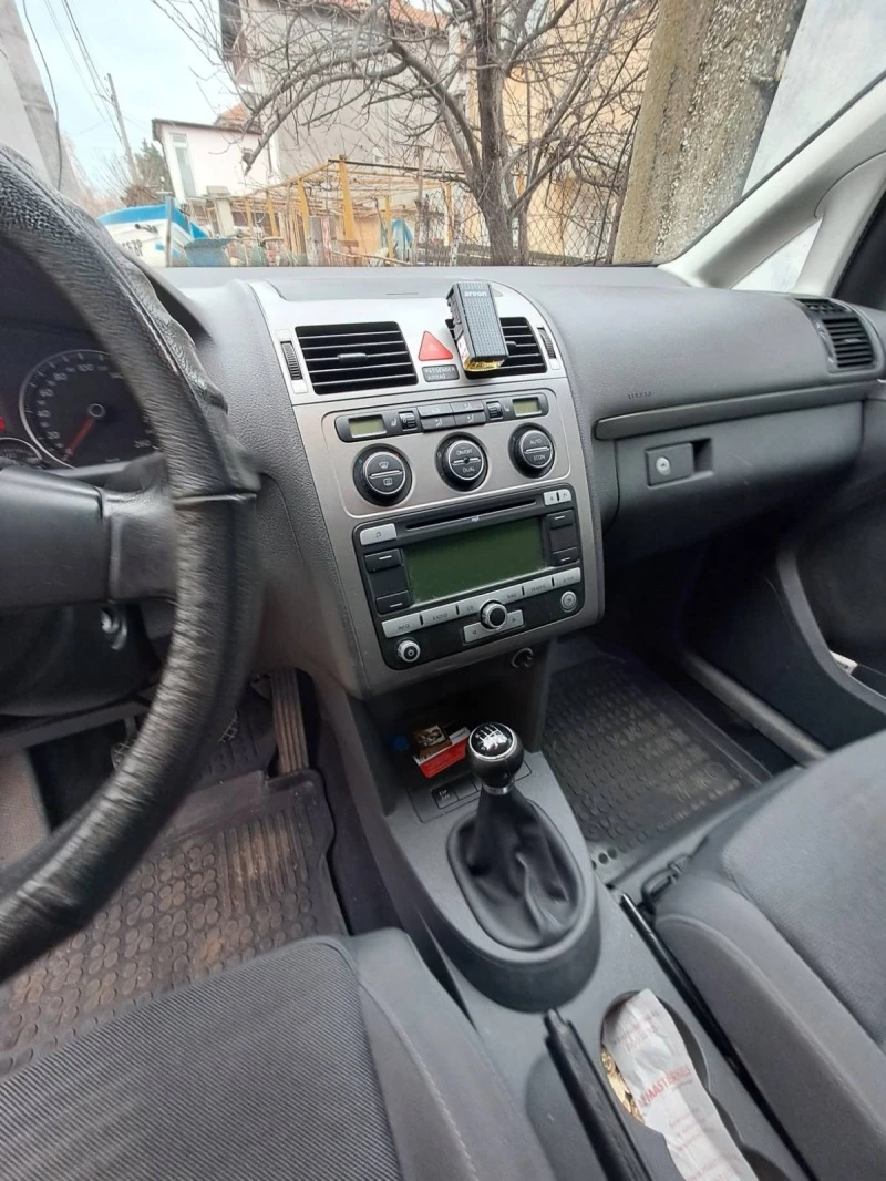 VW Touran, снимка 7 - Автомобили и джипове - 47030110