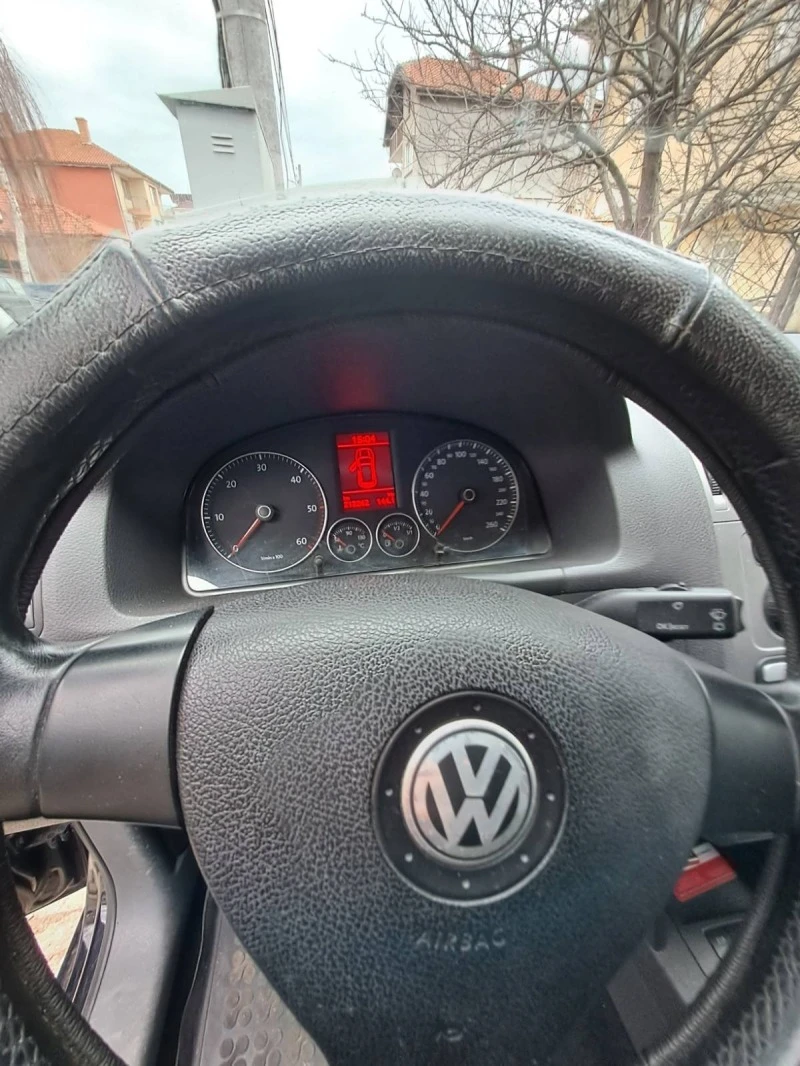 VW Touran, снимка 3 - Автомобили и джипове - 47030110