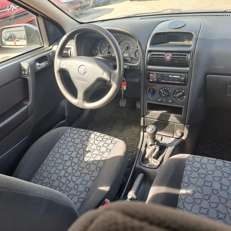 Opel Astra 1.8  МНОГО ЗАПАЗЕН !!!, снимка 11 - Автомобили и джипове - 47524196