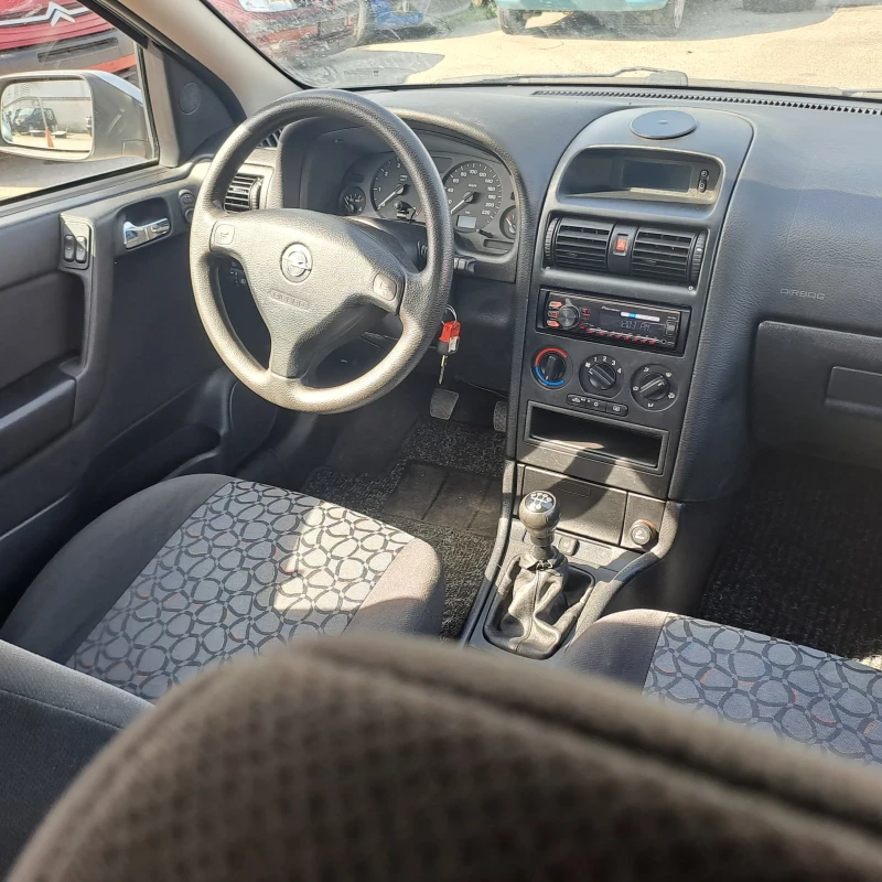 Opel Astra 1.8  МНОГО ЗАПАЗЕН !!!, снимка 10 - Автомобили и джипове - 47524196