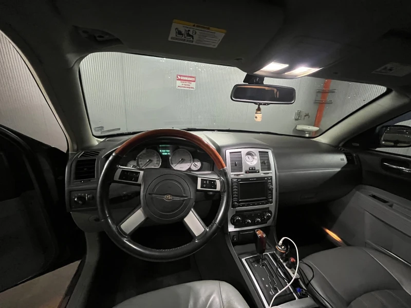 Chrysler 300c, снимка 13 - Автомобили и джипове - 52838658