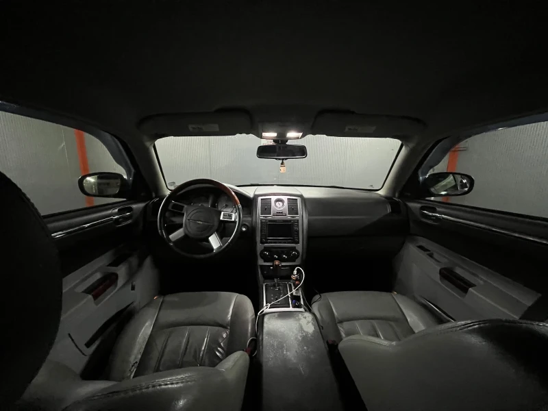Chrysler 300c, снимка 14 - Автомобили и джипове - 52838658