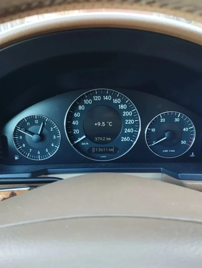 Mercedes-Benz E 320, снимка 4 - Автомобили и джипове - 55187789