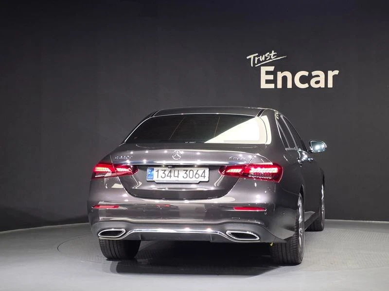 Mercedes-Benz E 220 E220d 4MATIC AMG Line| 143к.с.| ВКЛ.ТЕХНОТЕСТ, снимка 4 - Автомобили и джипове - 55718572